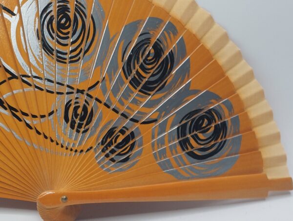 dettaglio ventaglio spagnolo fiori di argento