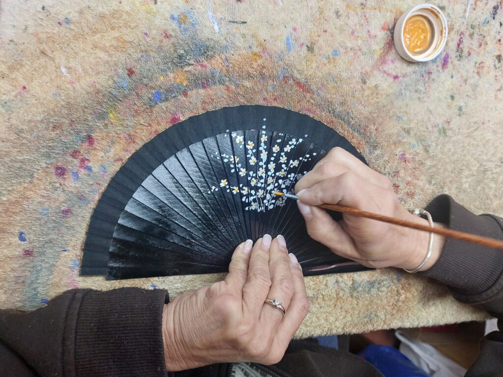 Ventagli dipinti a mano: come riconoscere la qualità (stili, materiali e prezzi) - ventagliospagnolo.com