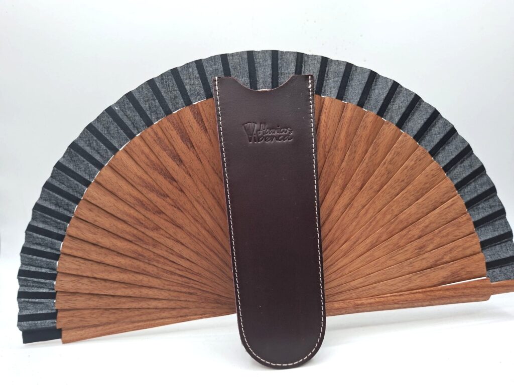 ventaglio legno con custodia